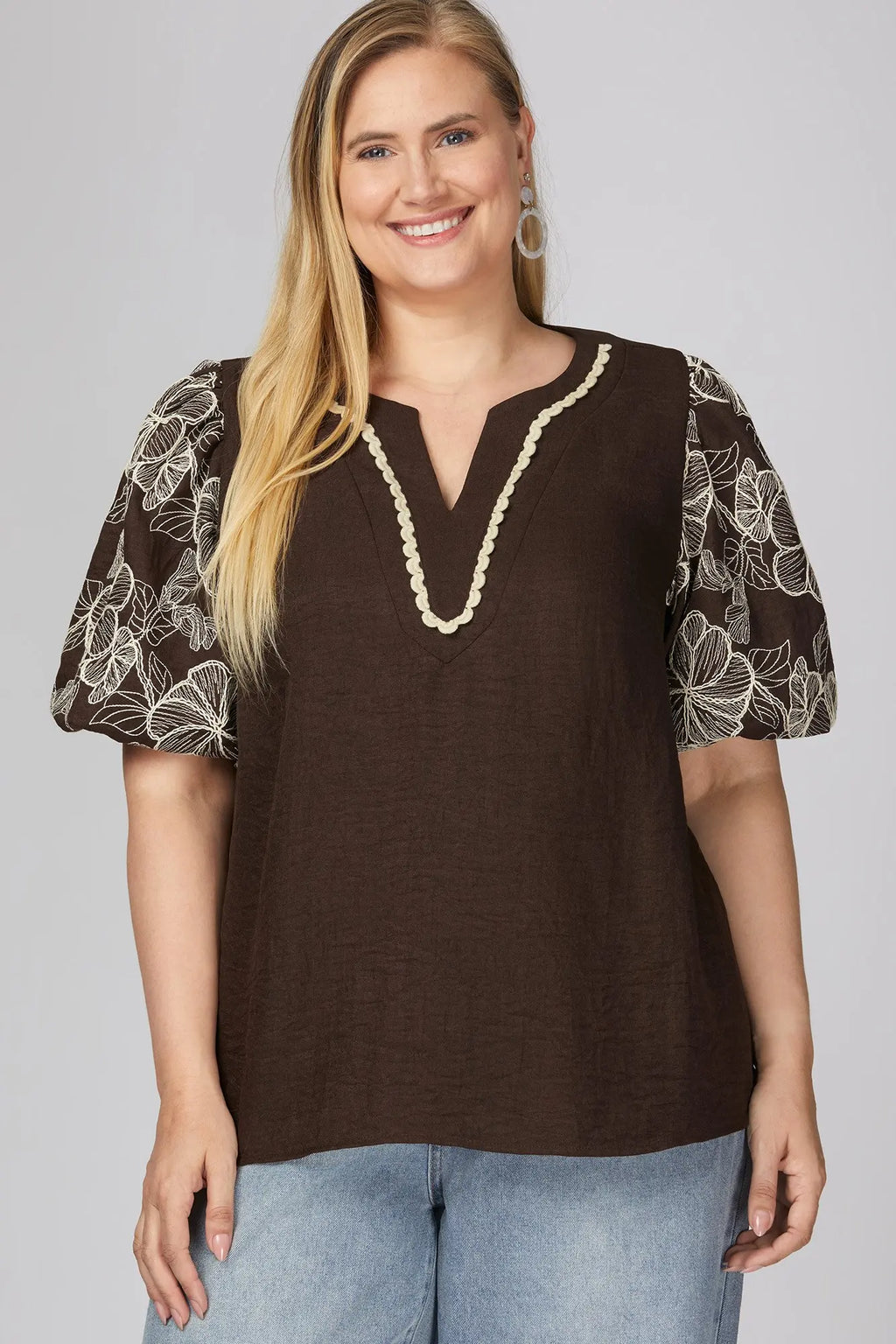 EMBROIDERED PUFF SLEEVE BLOUSE