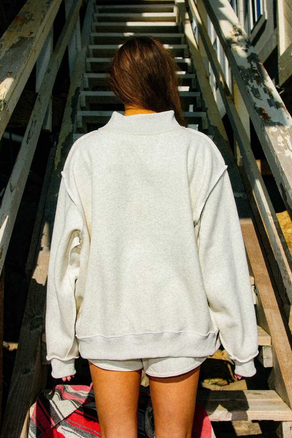 Bucketlist 'LAKE & MOUNTAIN' Mock-neck Sweatshirt