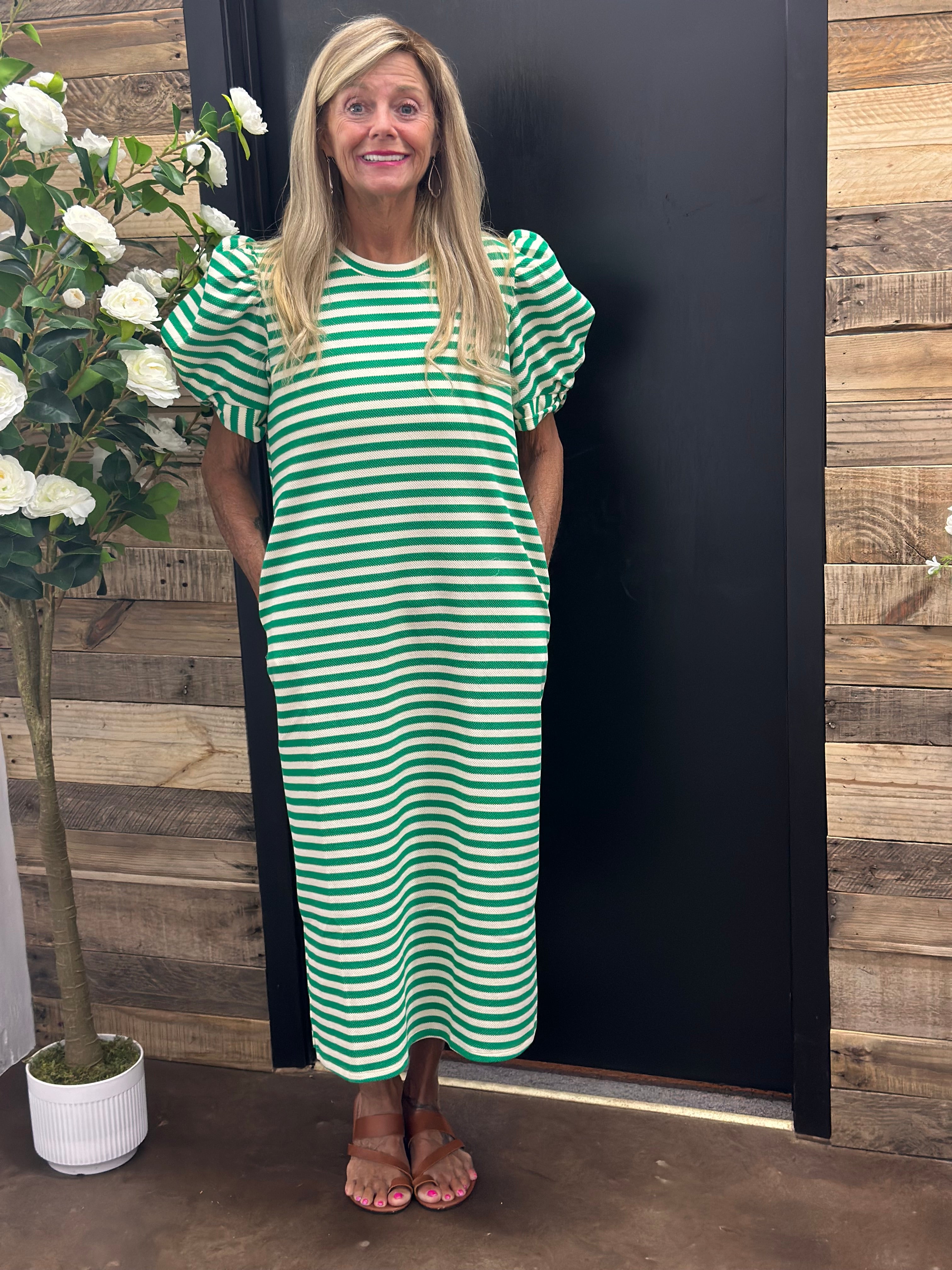 Glam Round Neck Puff Short Sleeve Midi Dress with Side Pockets